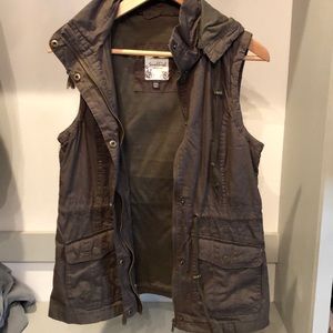 Utility vest size small